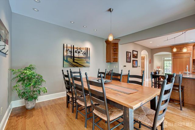 4 Edgewood Road, Edison, NJ 08820