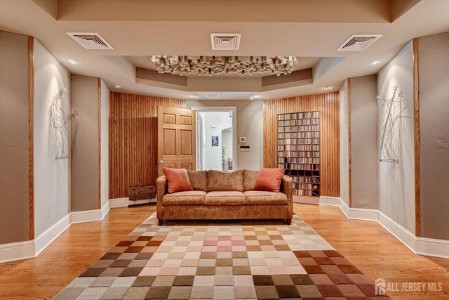 4 Edgewood Road, Edison, NJ 08820