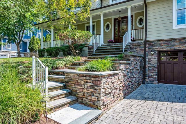 4 Edgewood Road, Edison, NJ 08820
