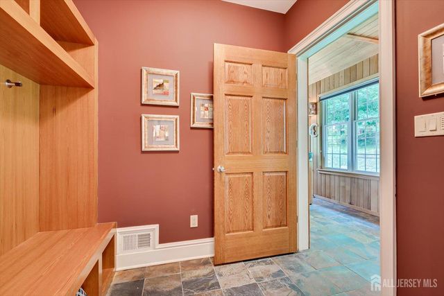 4 Edgewood Road, Edison, NJ 08820