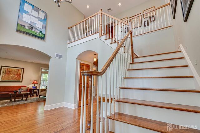 4 Edgewood Road, Edison, NJ 08820