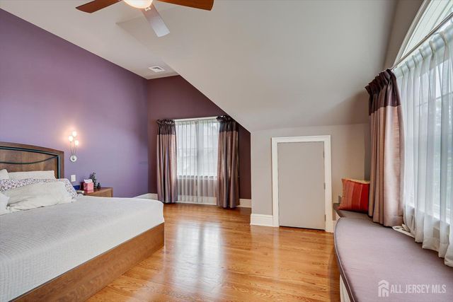 4 Edgewood Road, Edison, NJ 08820
