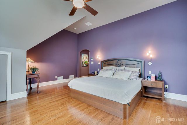 4 Edgewood Road, Edison, NJ 08820