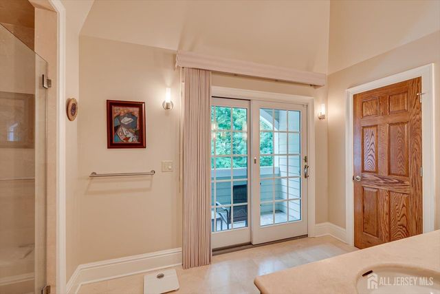 4 Edgewood Road, Edison, NJ 08820