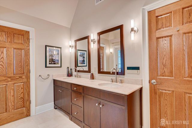4 Edgewood Road, Edison, NJ 08820