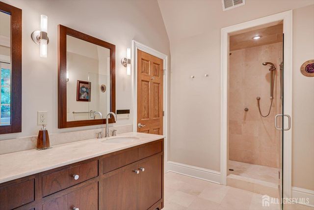 4 Edgewood Road, Edison, NJ 08820