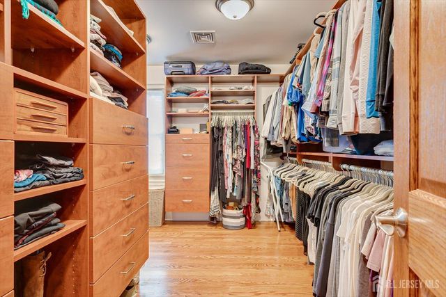 4 Edgewood Road, Edison, NJ 08820