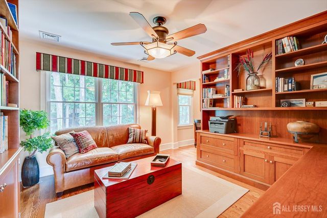 4 Edgewood Road, Edison, NJ 08820