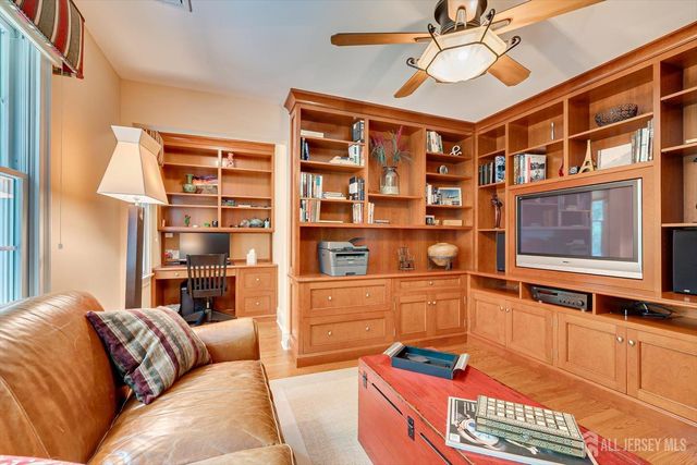 4 Edgewood Road, Edison, NJ 08820