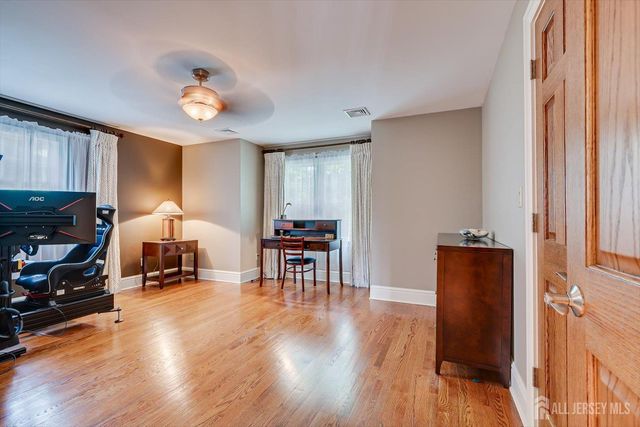 4 Edgewood Road, Edison, NJ 08820
