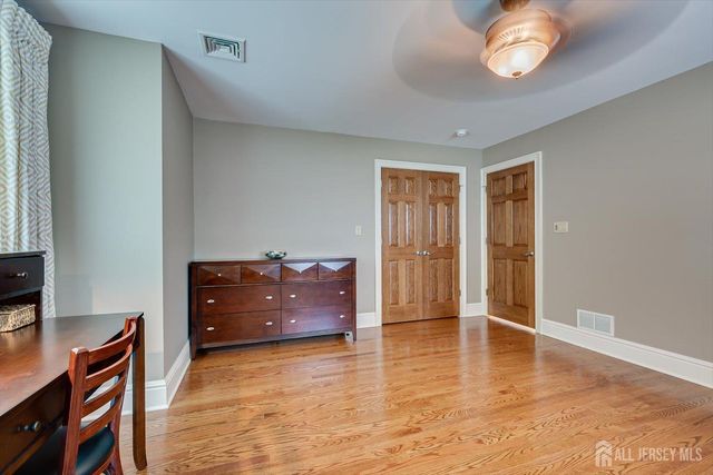 4 Edgewood Road, Edison, NJ 08820