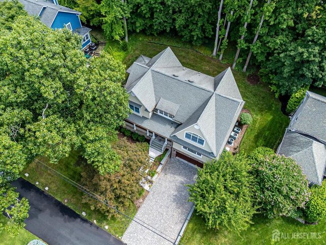 4 Edgewood Road, Edison, NJ 08820