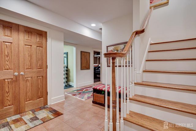 4 Edgewood Road, Edison, NJ 08820