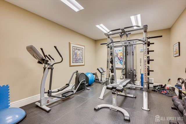 4 Edgewood Road, Edison, NJ 08820