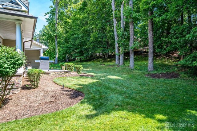4 Edgewood Road, Edison, NJ 08820