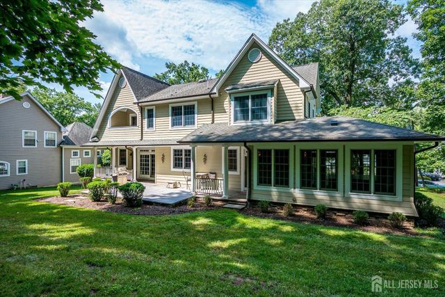 4 Edgewood Road, Edison, NJ 08820
