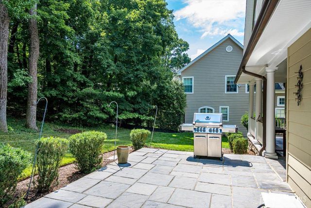 4 Edgewood Road, Edison, NJ 08820