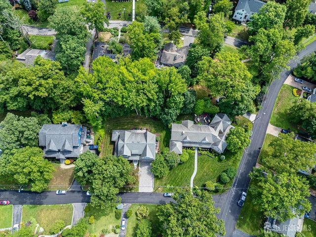 4 Edgewood Road, Edison, NJ 08820