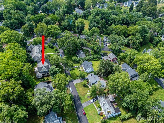 4 Edgewood Road, Edison, NJ 08820