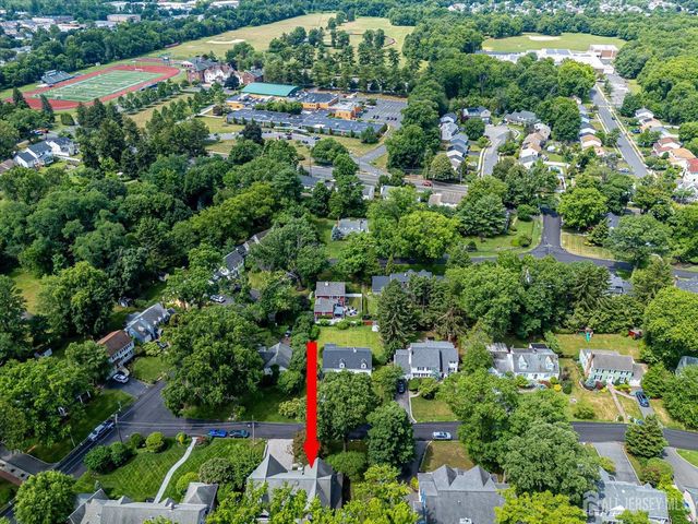 4 Edgewood Road, Edison, NJ 08820