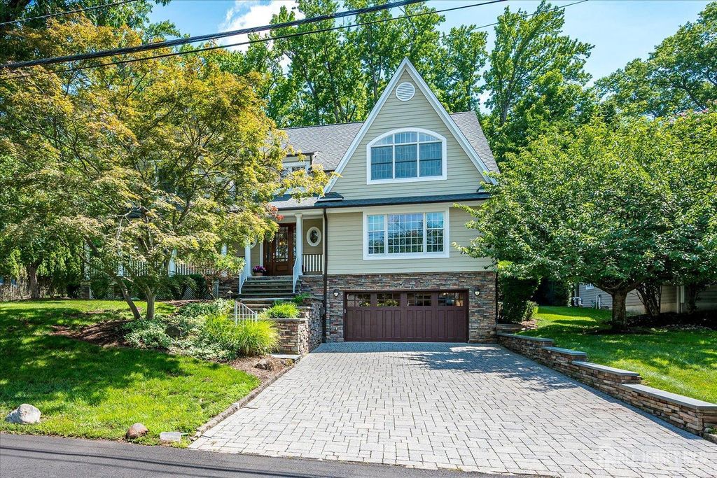 4 Edgewood Road, Edison, NJ 08820