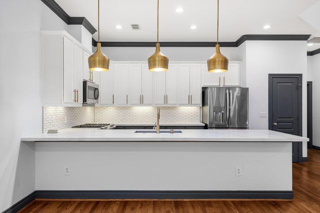 1119 Saint Charles Street, Houston, TX 77003
