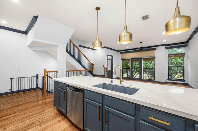 1119 Saint Charles Street, Houston, TX 77003