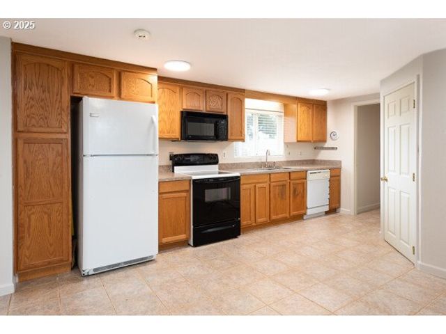 1750 TANEY St, Eugene, OR 97402