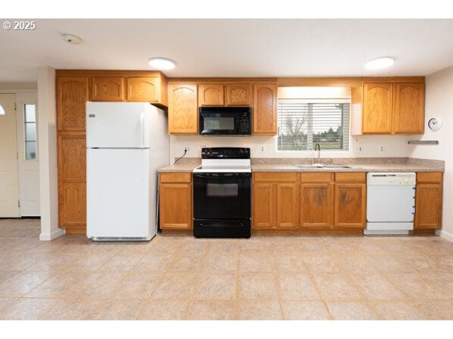 1750 TANEY St, Eugene, OR 97402