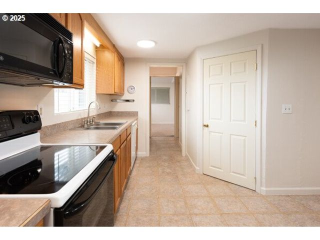 1750 TANEY St, Eugene, OR 97402