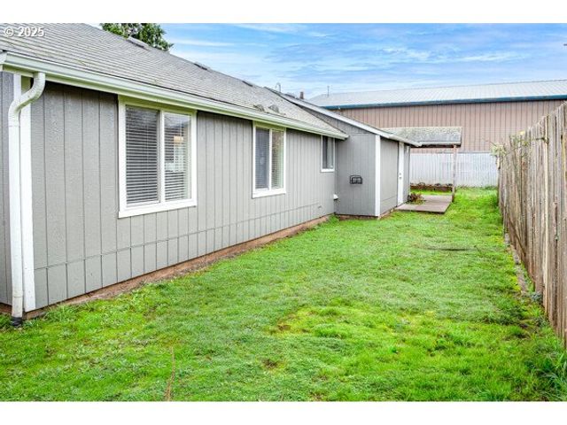 1750 TANEY St, Eugene, OR 97402