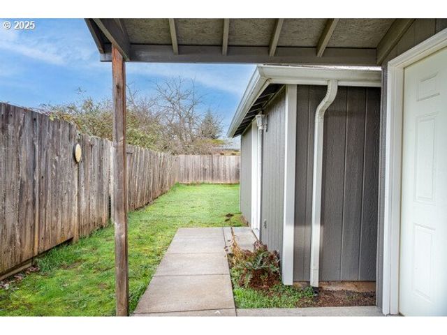 1750 TANEY St, Eugene, OR 97402