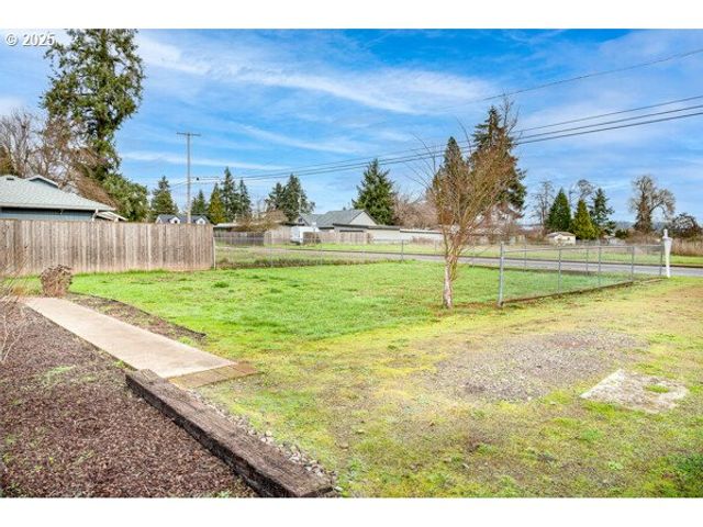 1750 TANEY St, Eugene, OR 97402