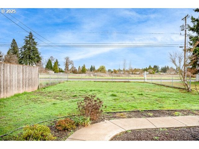 1750 TANEY St, Eugene, OR 97402