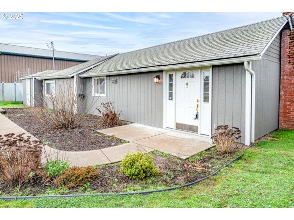 1750 TANEY St, Eugene, OR 97402