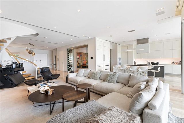 401 E Rivo Alto Dr, Miami Beach, FL 33139