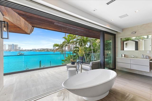 401 E Rivo Alto Dr, Miami Beach, FL 33139