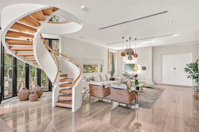 401 E Rivo Alto Dr, Miami Beach, FL 33139