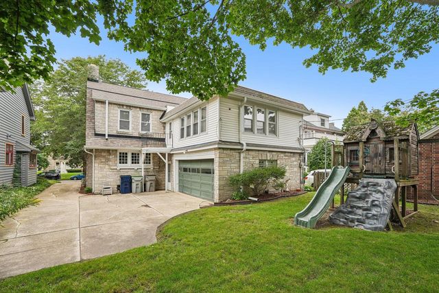 3424 N Summit AVENUE, Milwaukee, WI 53211