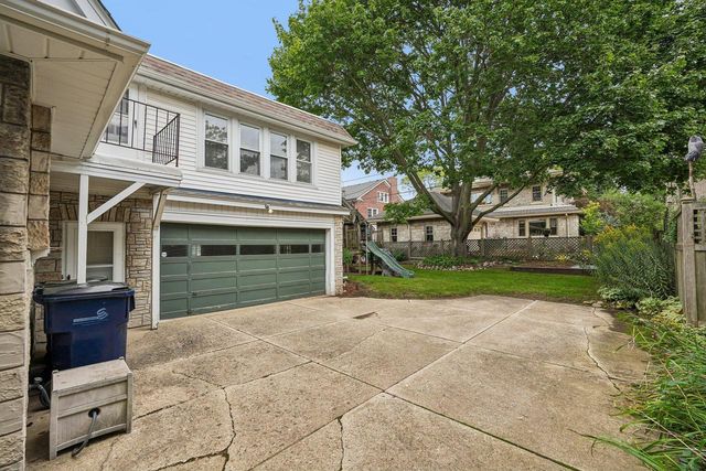 3424 N Summit AVENUE, Milwaukee, WI 53211