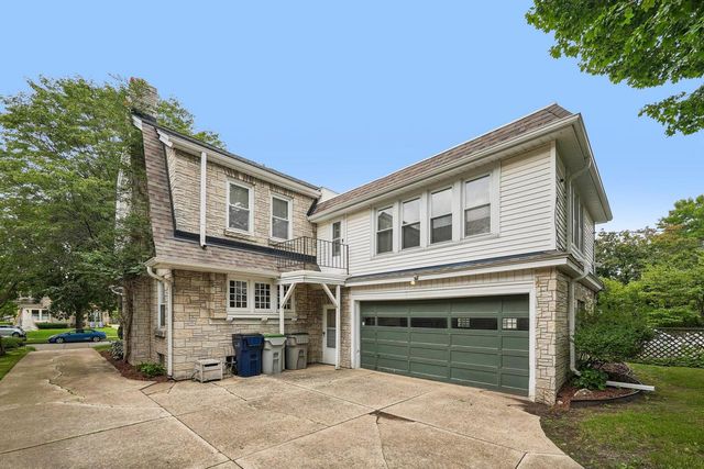 3424 N Summit AVENUE, Milwaukee, WI 53211