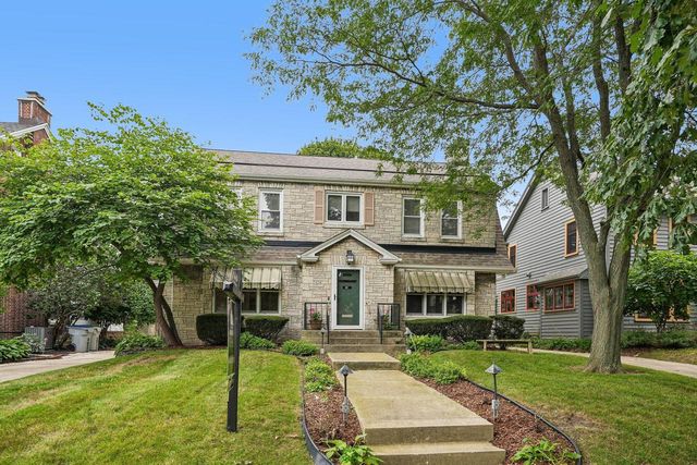 3424 N Summit AVENUE, Milwaukee, WI 53211