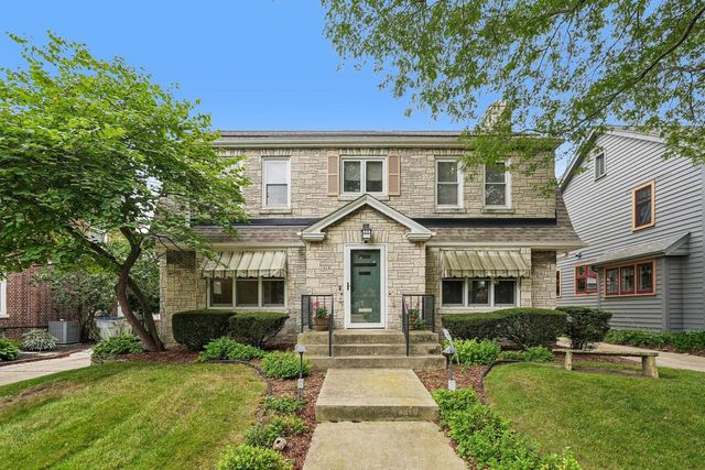 3424 N Summit AVENUE, Milwaukee, WI 53211