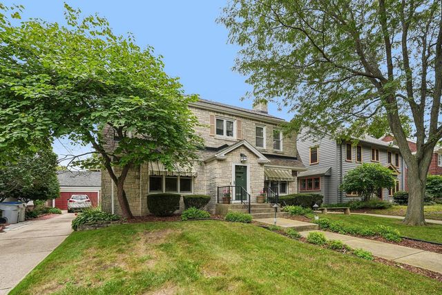 3424 N Summit AVENUE, Milwaukee, WI 53211