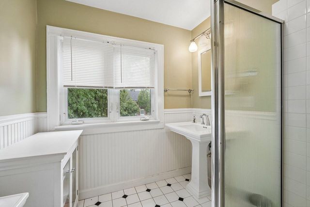 3424 N Summit AVENUE, Milwaukee, WI 53211