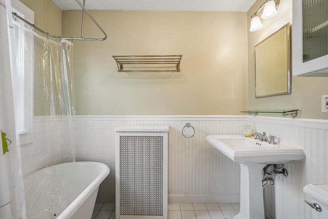 3424 N Summit AVENUE, Milwaukee, WI 53211