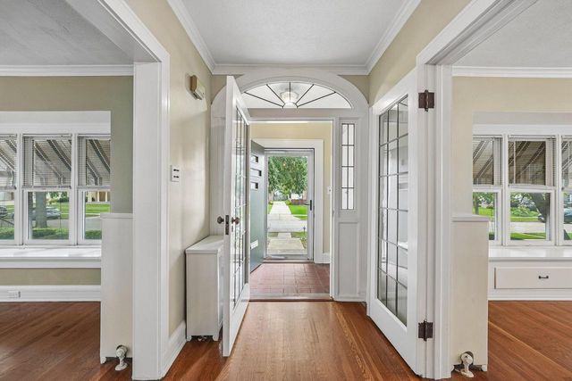 3424 N Summit AVENUE, Milwaukee, WI 53211