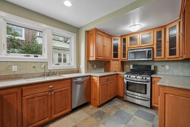 3424 N Summit AVENUE, Milwaukee, WI 53211