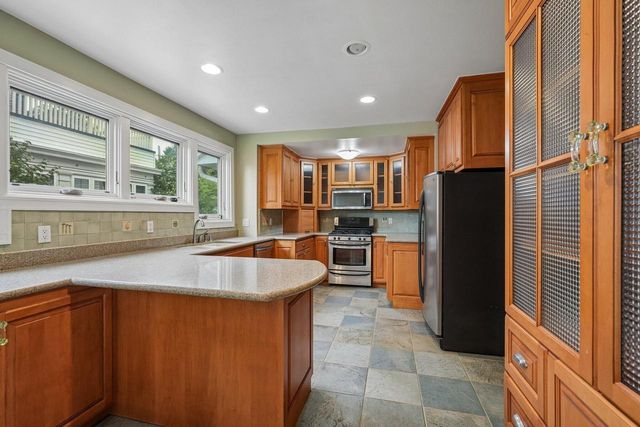 3424 N Summit AVENUE, Milwaukee, WI 53211