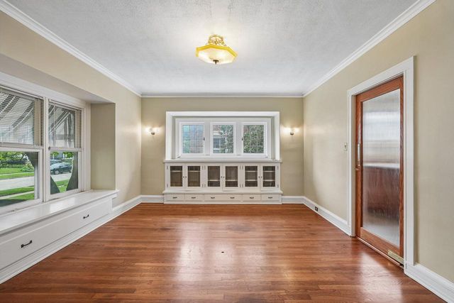 3424 N Summit AVENUE, Milwaukee, WI 53211
